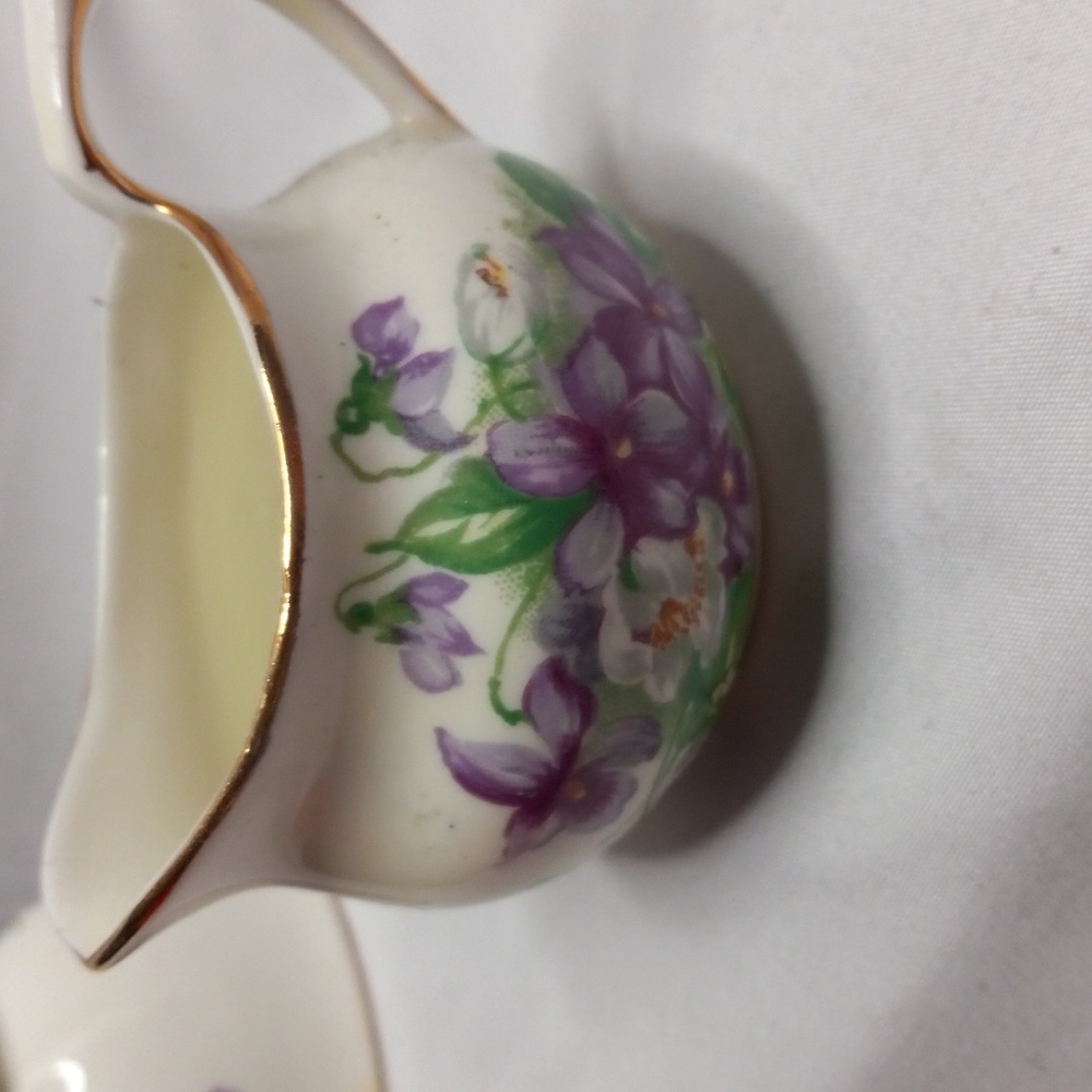 Sutherland Devon Violets Breakfast Set - Picture 5 of 7
